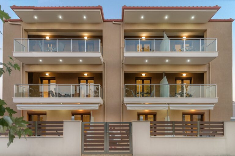 M&B Boutique  – Неа Рода