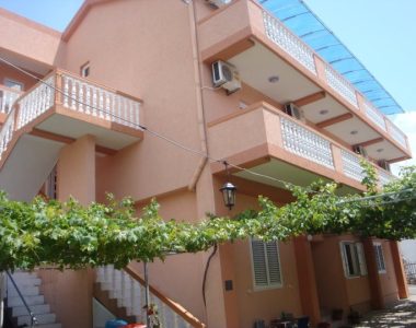 263810_244402788909203_334838_n